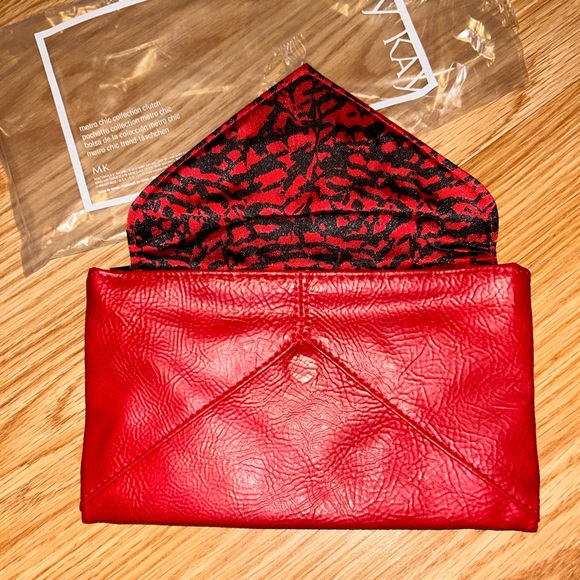 New Mary Kay Metro Chic Collection Clutch Burgundy Vegan Pebbled Leather - Picture 3 of 6